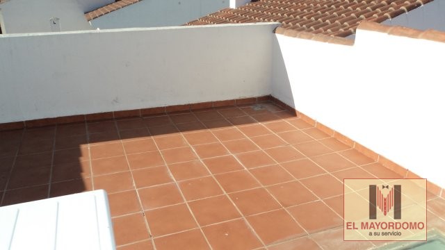 Se alquila adosado de vacaciones de 2 dormitorios y 2 baños en Res. Vip Paraíso de Costa Ballena con garaje y piscina y jardín comunitarios