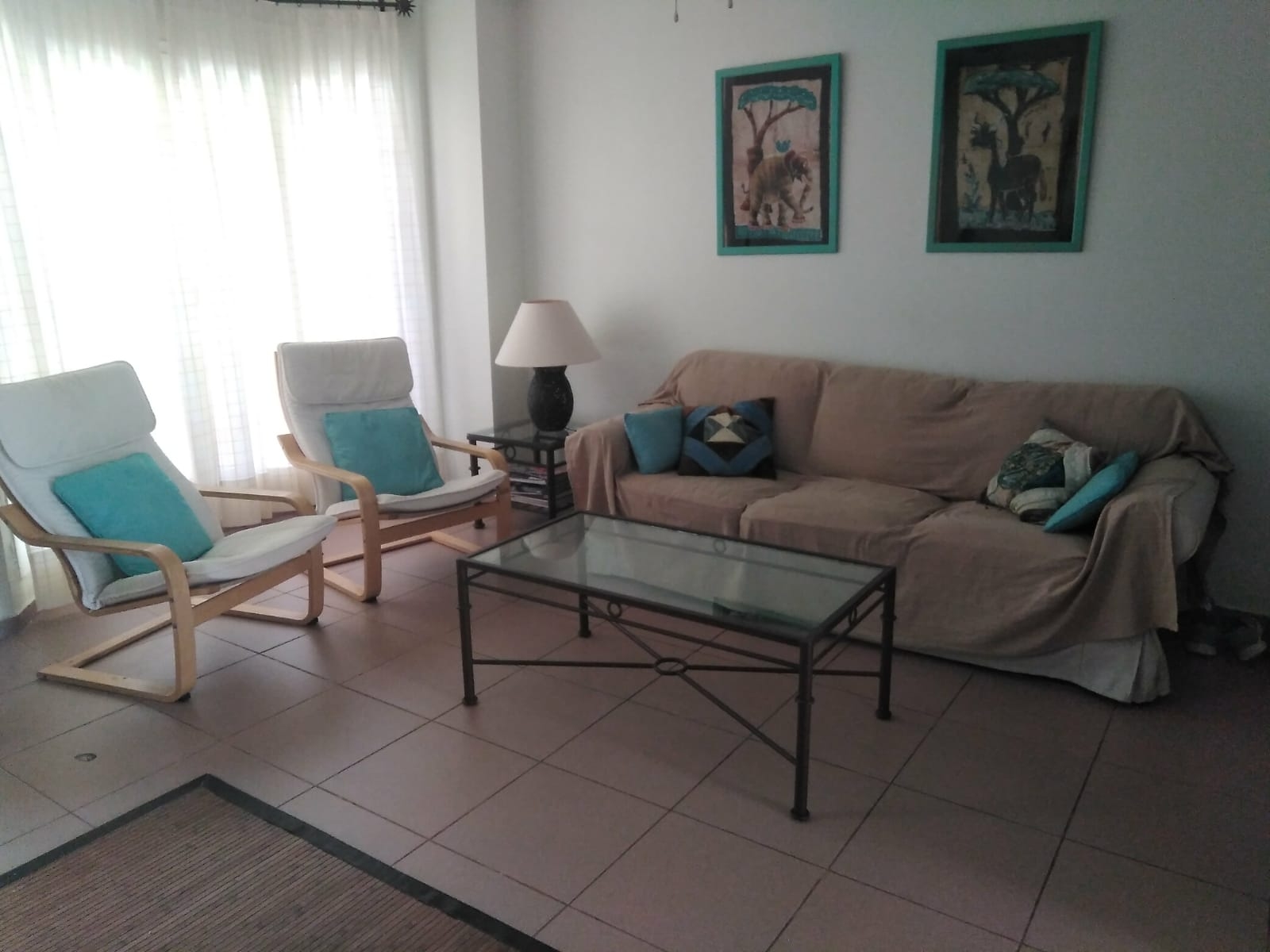 Se alquila adosado de vacaciones de 2 dormitorios y 2 baños en Res. Nuevo Oasis del Sur I de Costa Ballena con garaje y piscina y jardín comunitarios