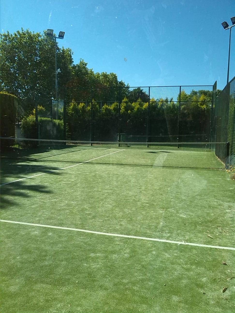 Se alquila piso de vacaciones de 2 dormitorios y 1 baño en Res. Los Cañizos de Costa Ballena con garaje y piscina y jardín comunitarios