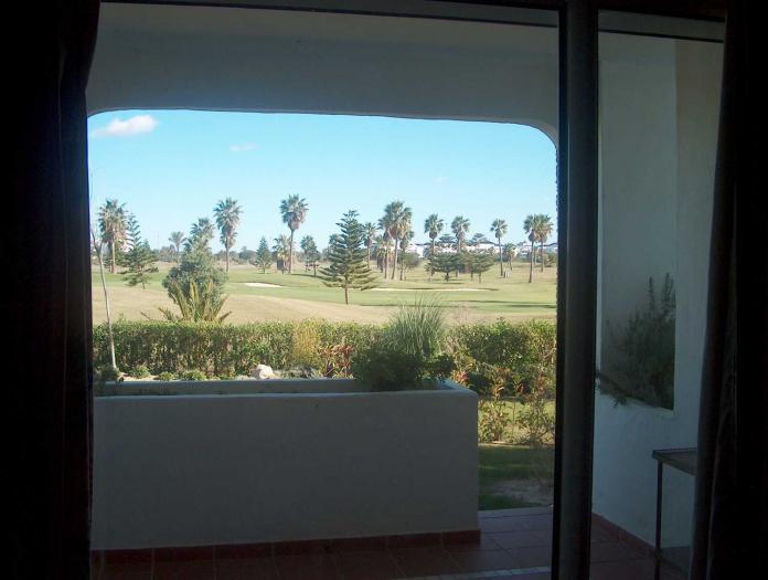 Se alquila piso de vacaciones de 2 dormitorios y 2 baños en Res. Playa del Infante de Costa Ballena con garaje y piscina y jardín comunitarios