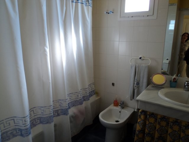 Se alquila piso de vacaciones de 3 dormitorios y 2 baños en Res. Playa del Infante de Costa Ballena con garaje y piscina y jardín comunitarios