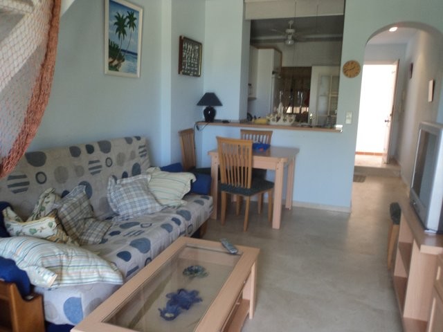 Se alquila piso dúplex de vacaciones de 3 dormitorios y 2 baños en Res. Plaza del Mar de Costa Ballena con garaje y piscina y jardín comunitarios