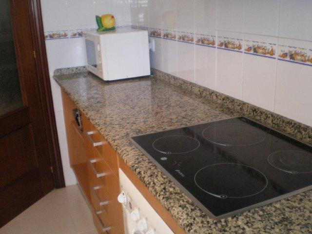 Se alquila apartamento de vacaciones de 1 dormitorio y 1 baño en Res. Lago Alca de Costa Ballena con garaje y piscina y jardín comunitarios