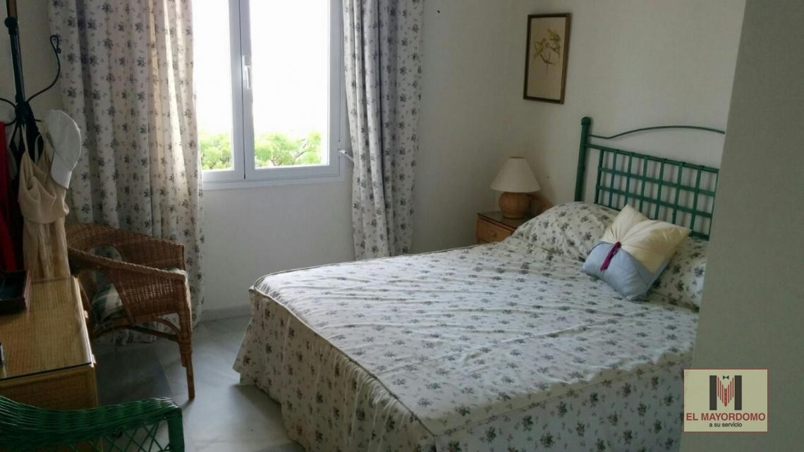 Se alquila piso de vacaciones de 3 dormitorios y 2 baños en Res. Playa del Infante de Costa Ballena con garaje y piscina y jardín comunitarios