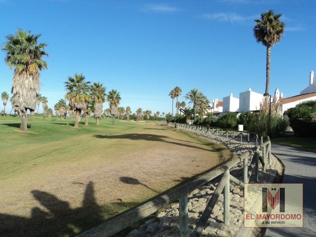 Se alquila piso de vacaciones de 2 dormitorios y 2 baños en Res. Marina Golf de Costa Ballena - Chipiona con garaje y piscina y jardín comunitarios