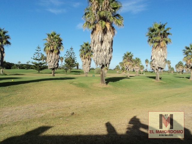 Se alquila piso de vacaciones de 2 dormitorios y 2 baños en Res. Marina Golf de Costa Ballena - Chipiona con garaje y piscina y jardín comunitarios