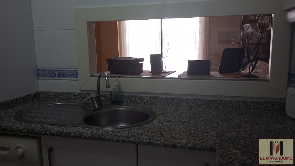 Se alquila piso de vacaciones de 2 dormitorios y 2 baños en Res. Marina Golf de Costa Ballena con garaje y piscina y jardín comunitarios