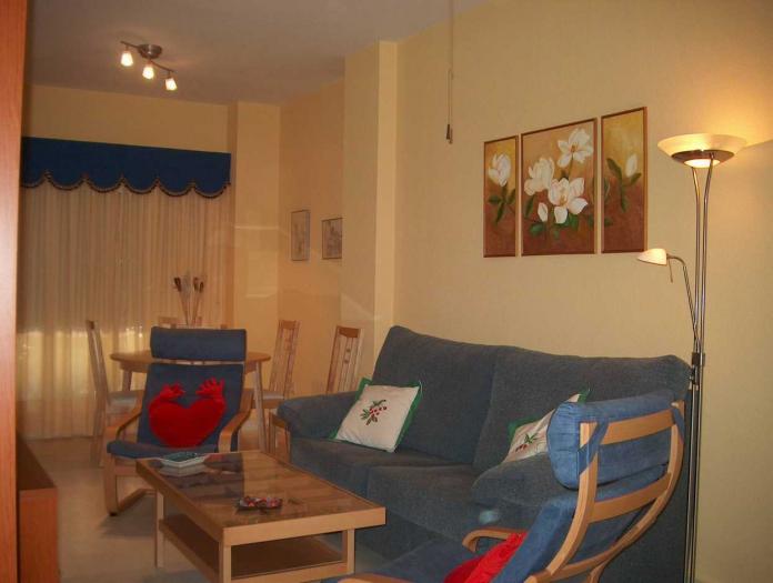 Se alquila piso de vacaciones de 3 dormitorios y 2 baños en Res. Luz Ballena de Costa Ballena con garaje y piscina y jardín comunitarios